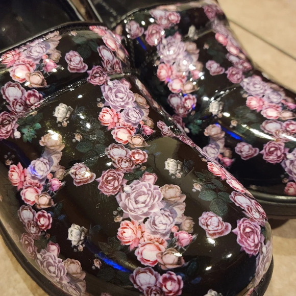 MediChic Marilyn Monroe Slip-Resistant Floral Clogs | Size 8 | Nurse Shoes - Picture 5 of 8